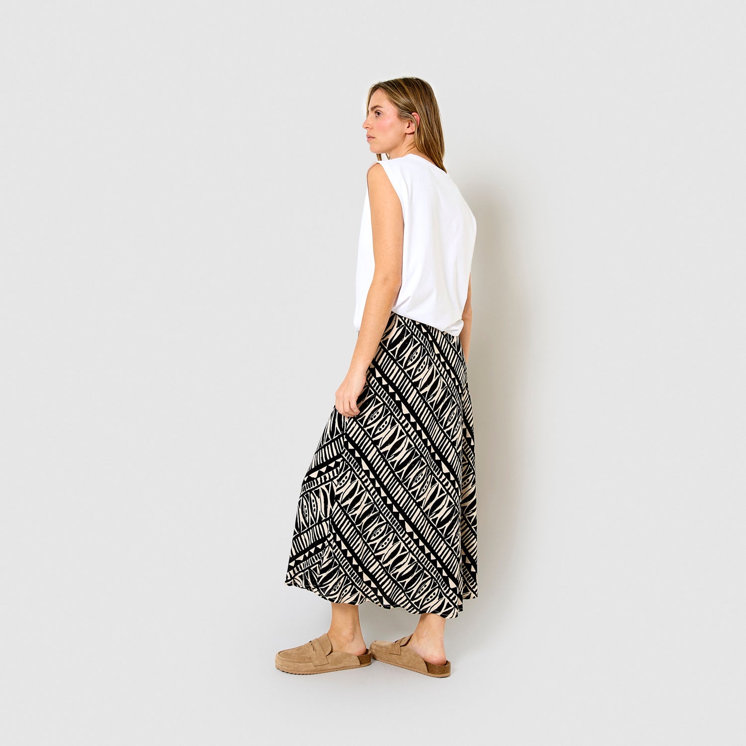 Falda midi viscosa bambula tepec negro