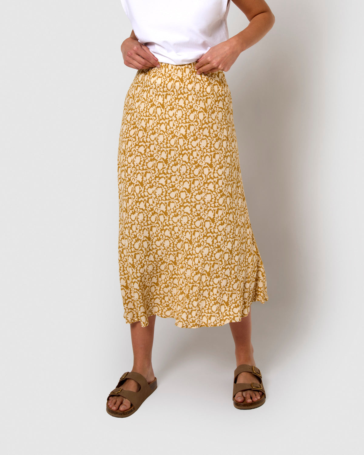 Falda midi bambula detalles plisados telma ocre