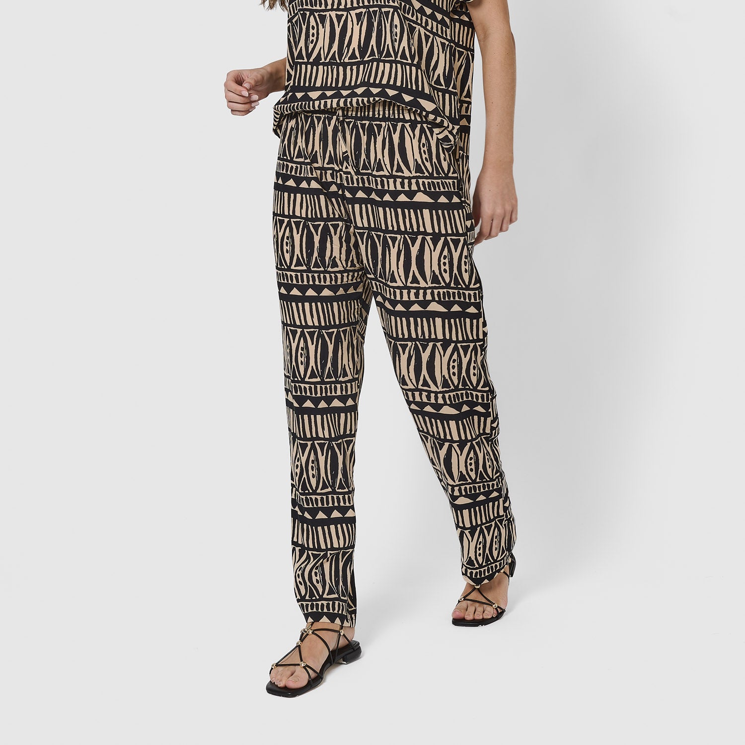 Calças pretas de viscose tepec