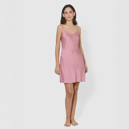 Nouvelle nuisette courte en satin mauve