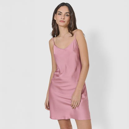 Nouvelle nuisette courte en satin mauve