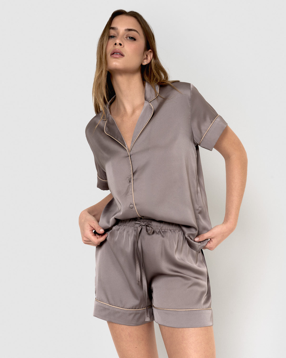 Pijama corto de manga corta satén friday liso bison