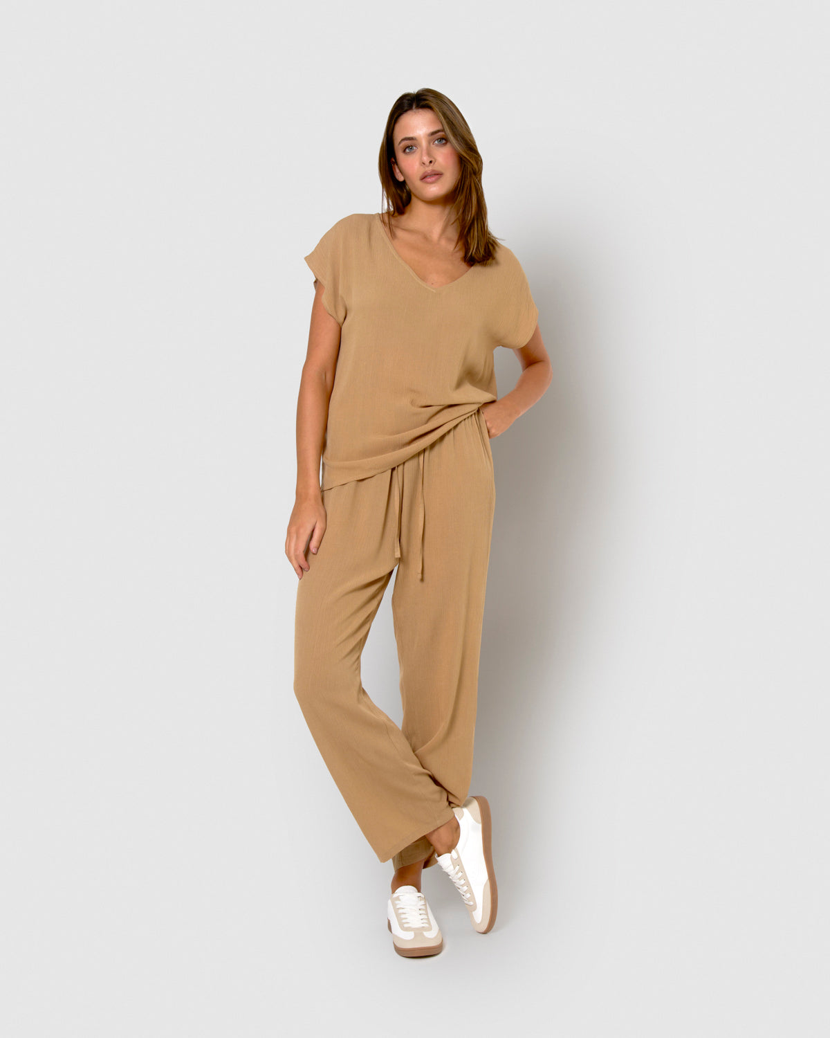 Camisa mujer bambula detalles plisados camel