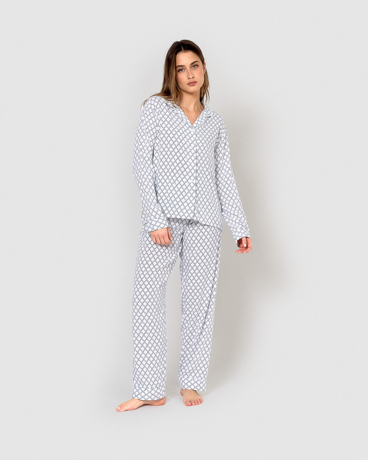 Long shirt-style pajamas in indigo cherry viscose