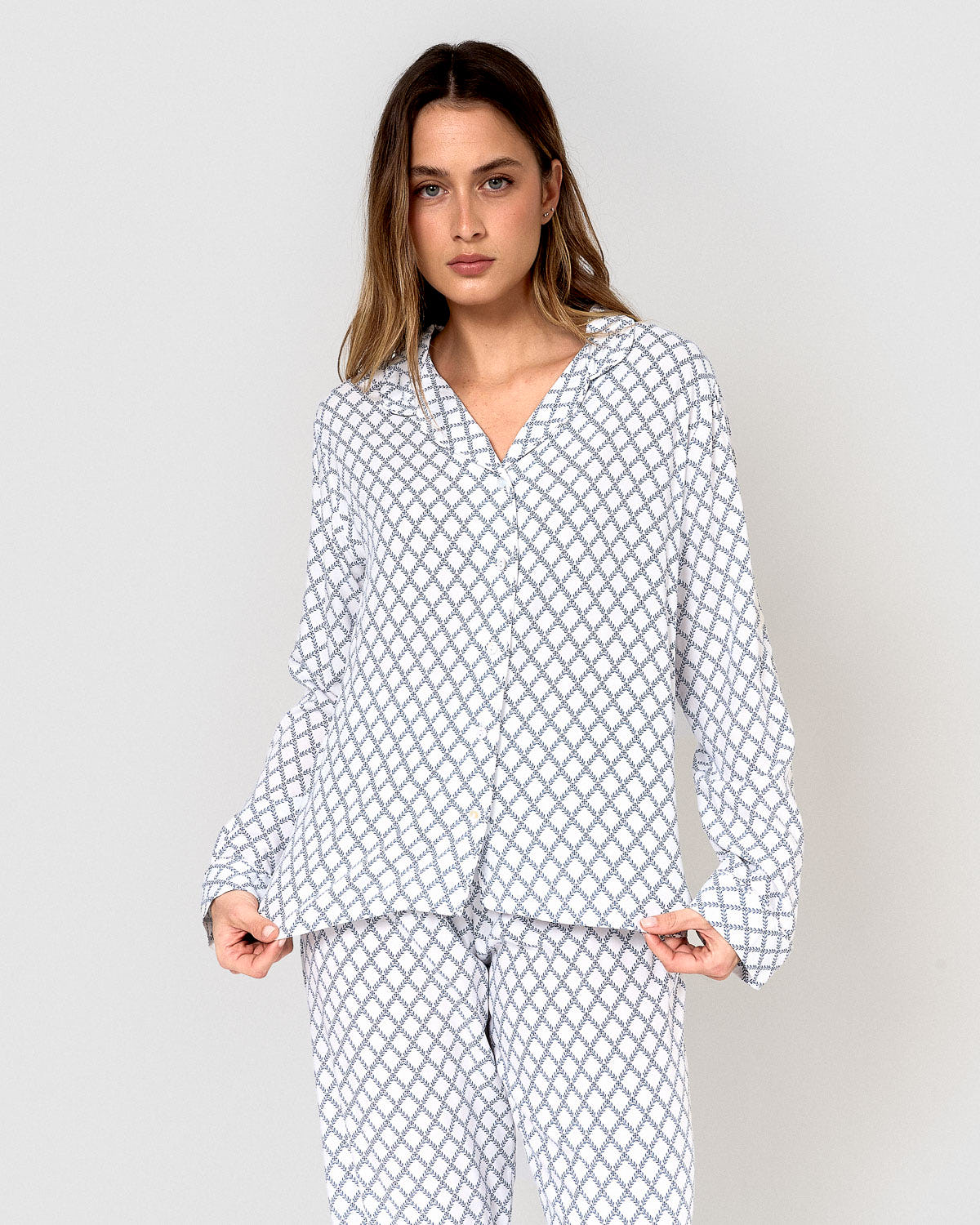 Pigiama lungo a camicia in viscosa color ciliegia indaco