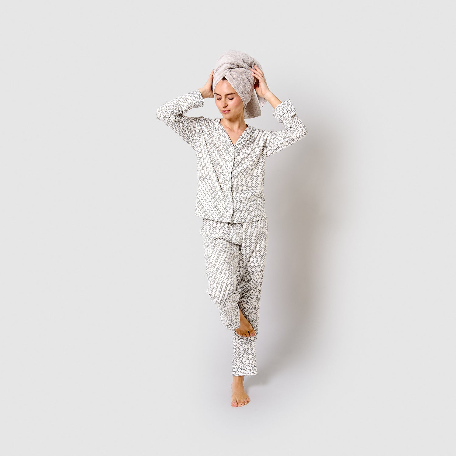 Pijama largo camisero de viscosa nerdana verde