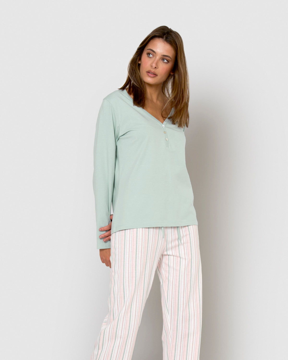 Pijama largo de algodón con escote pico serena verde azulado