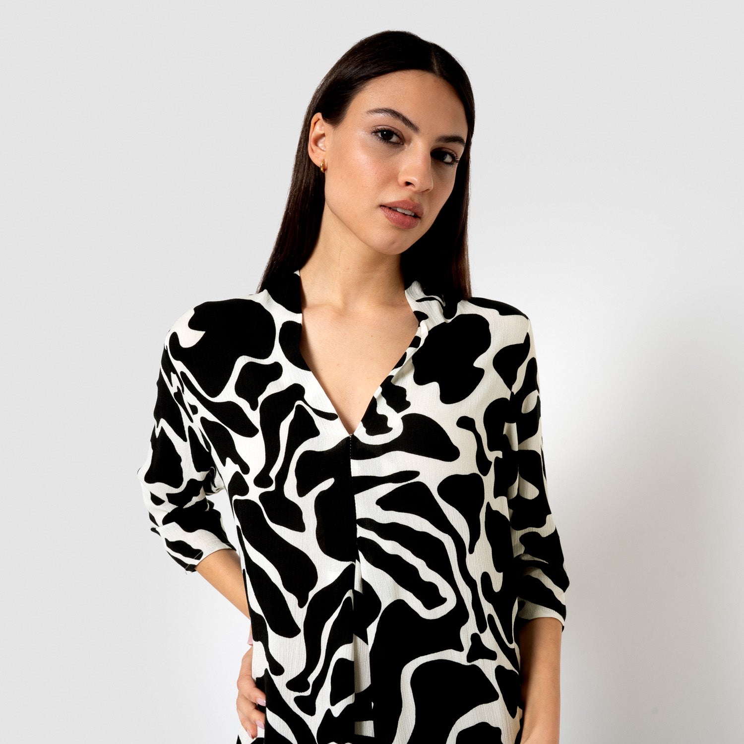 Vestido midi bambula detalles plisados tendis beige/negro