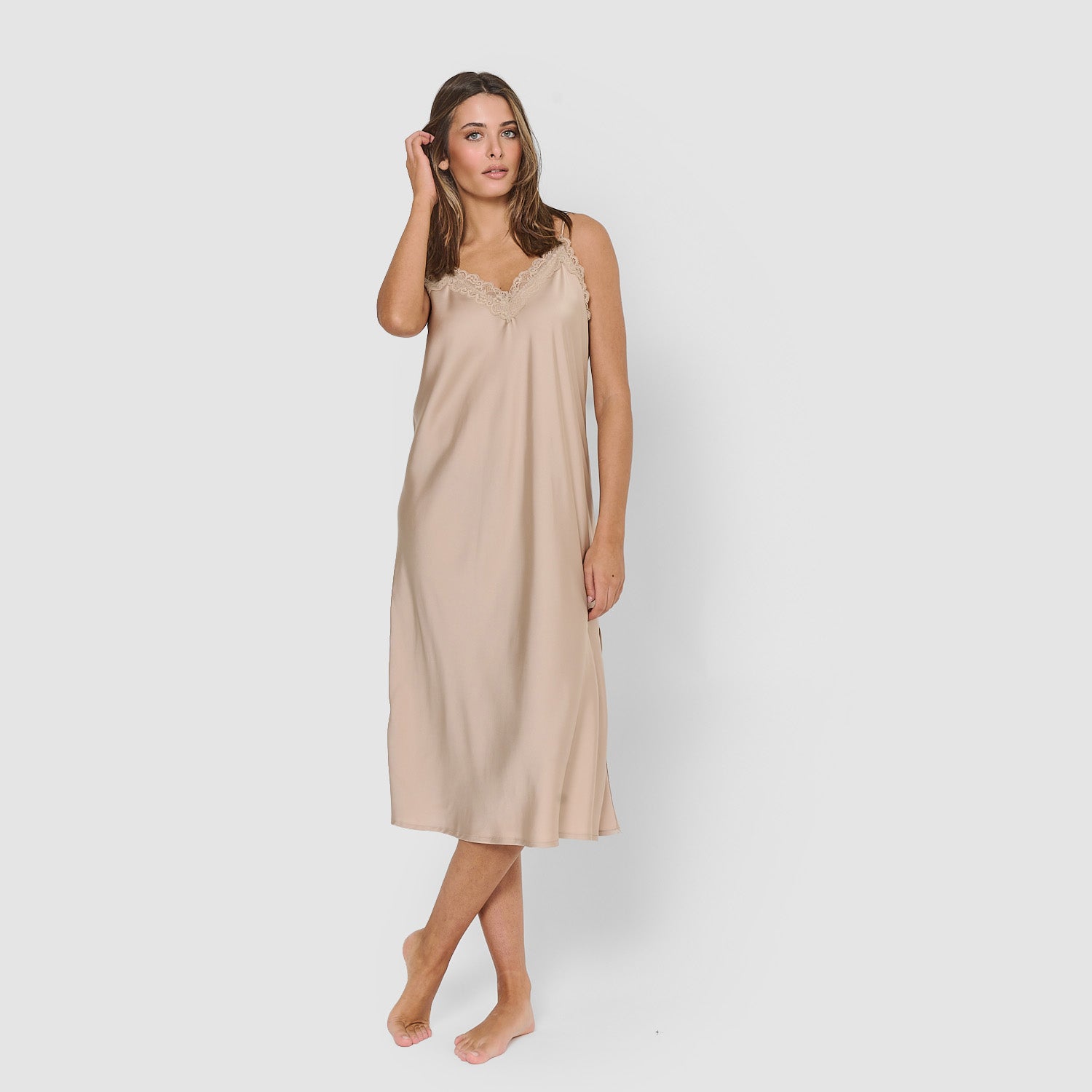 Camisón midi satén beige