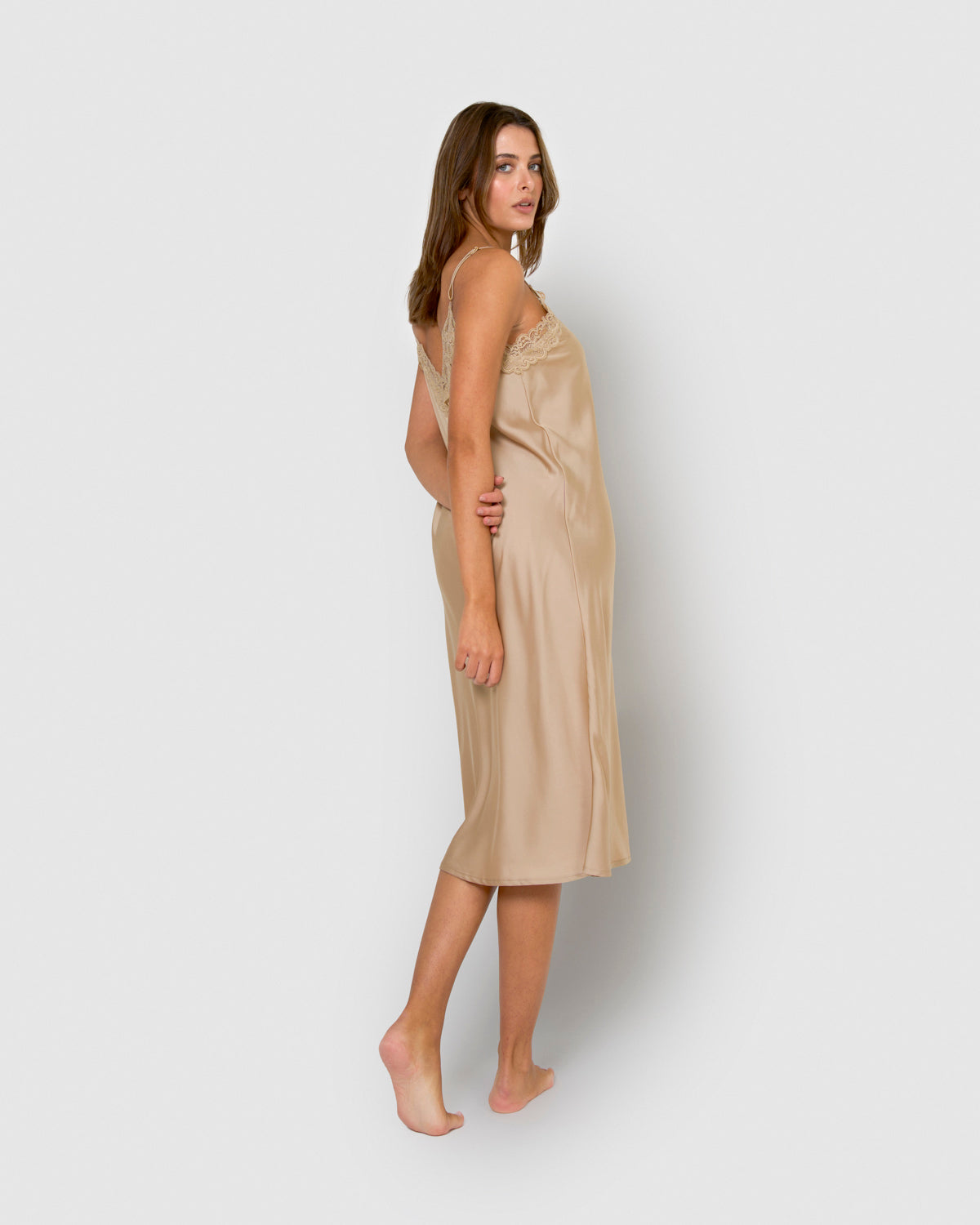 Camisón midi satén beige