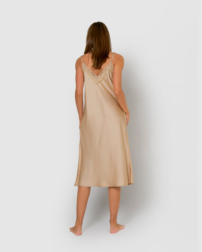 Camisón midi satén beige