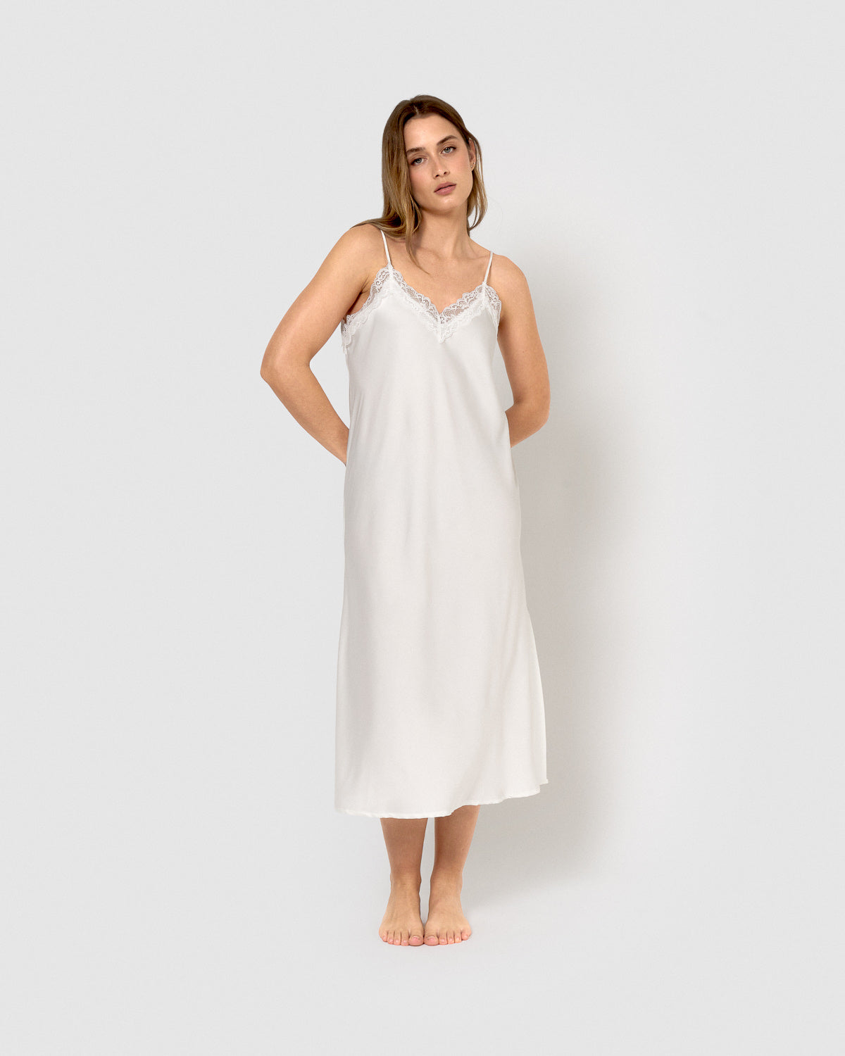nuisette mi-longue en satin naturel