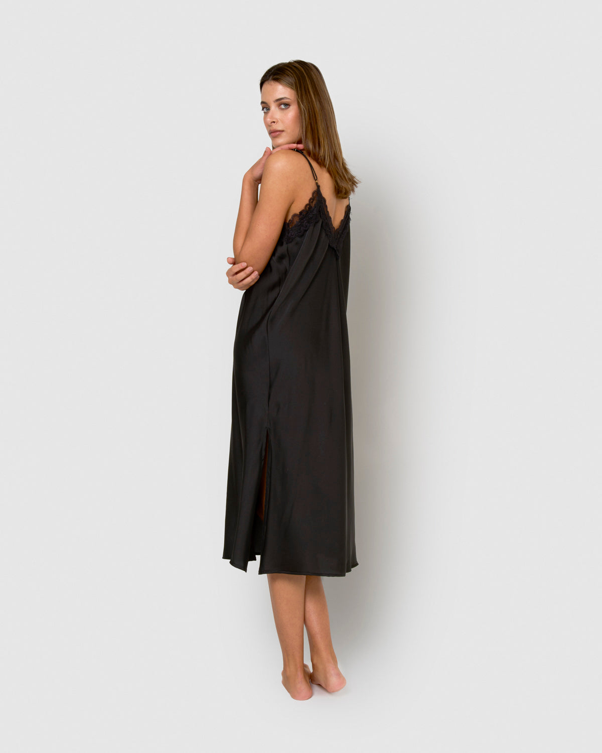 Camisón midi satén negro