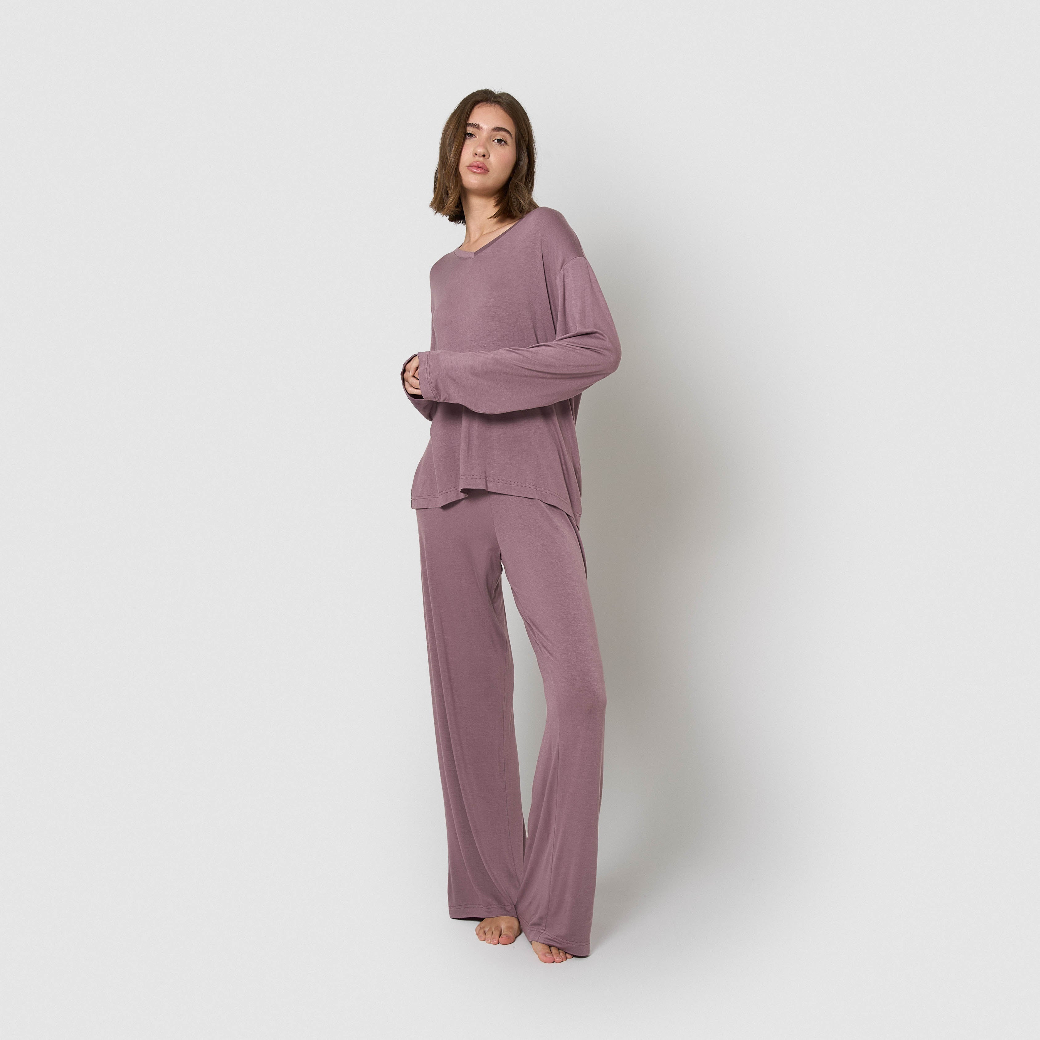 Pijama largo de viscosa berenjena