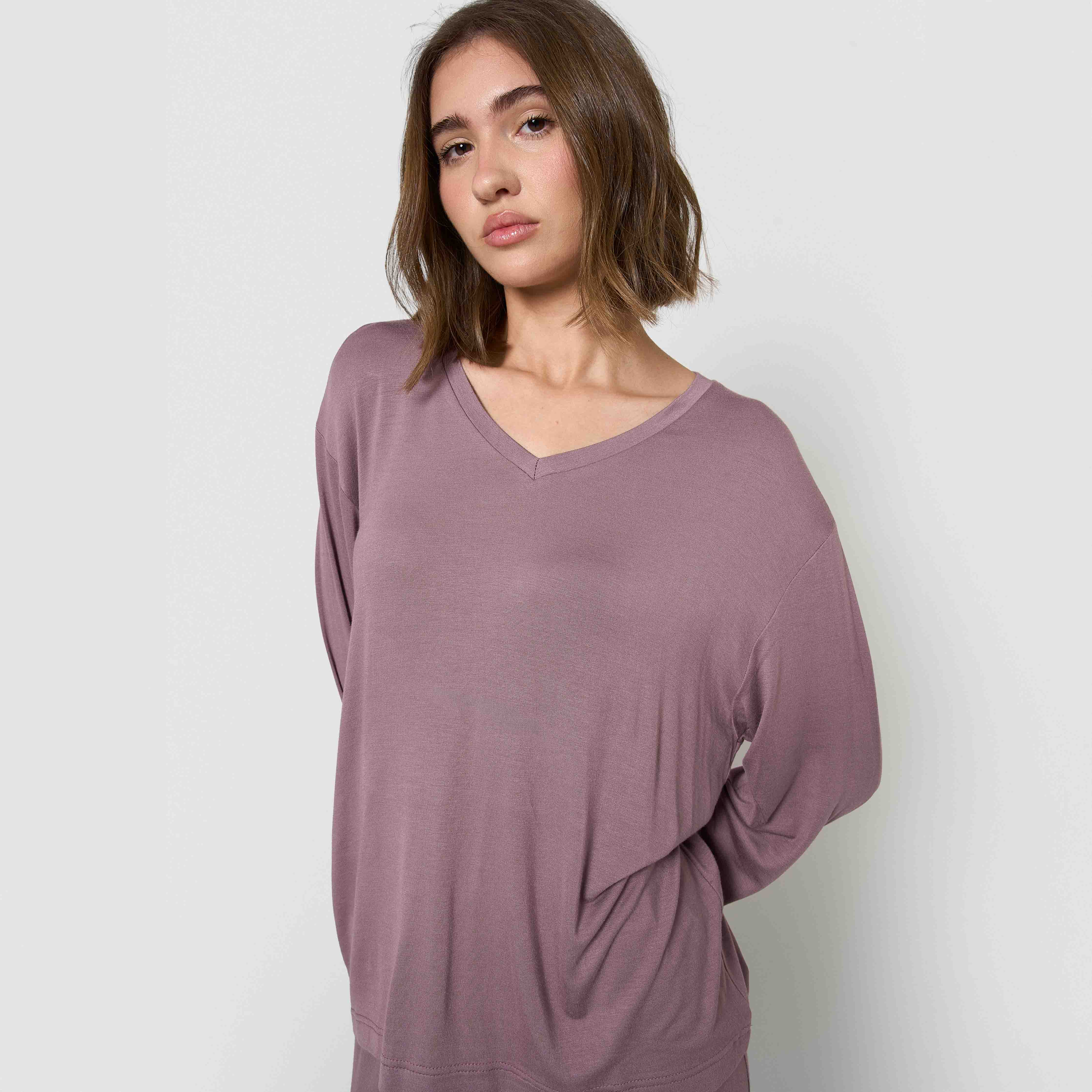 Pijama largo de viscosa berenjena