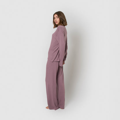 Pijama largo de viscosa berenjena