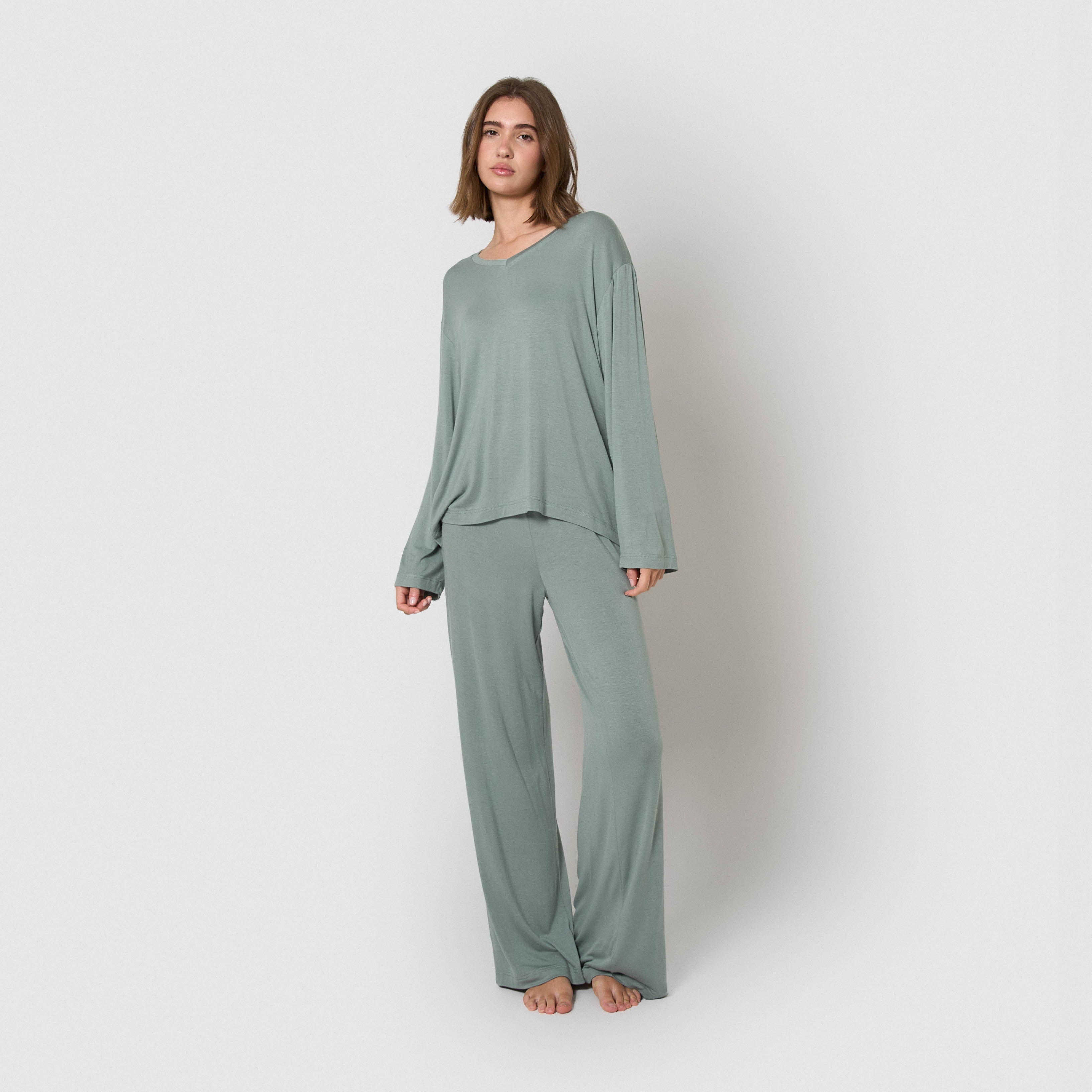 Pijama largo de viscosa verde seco