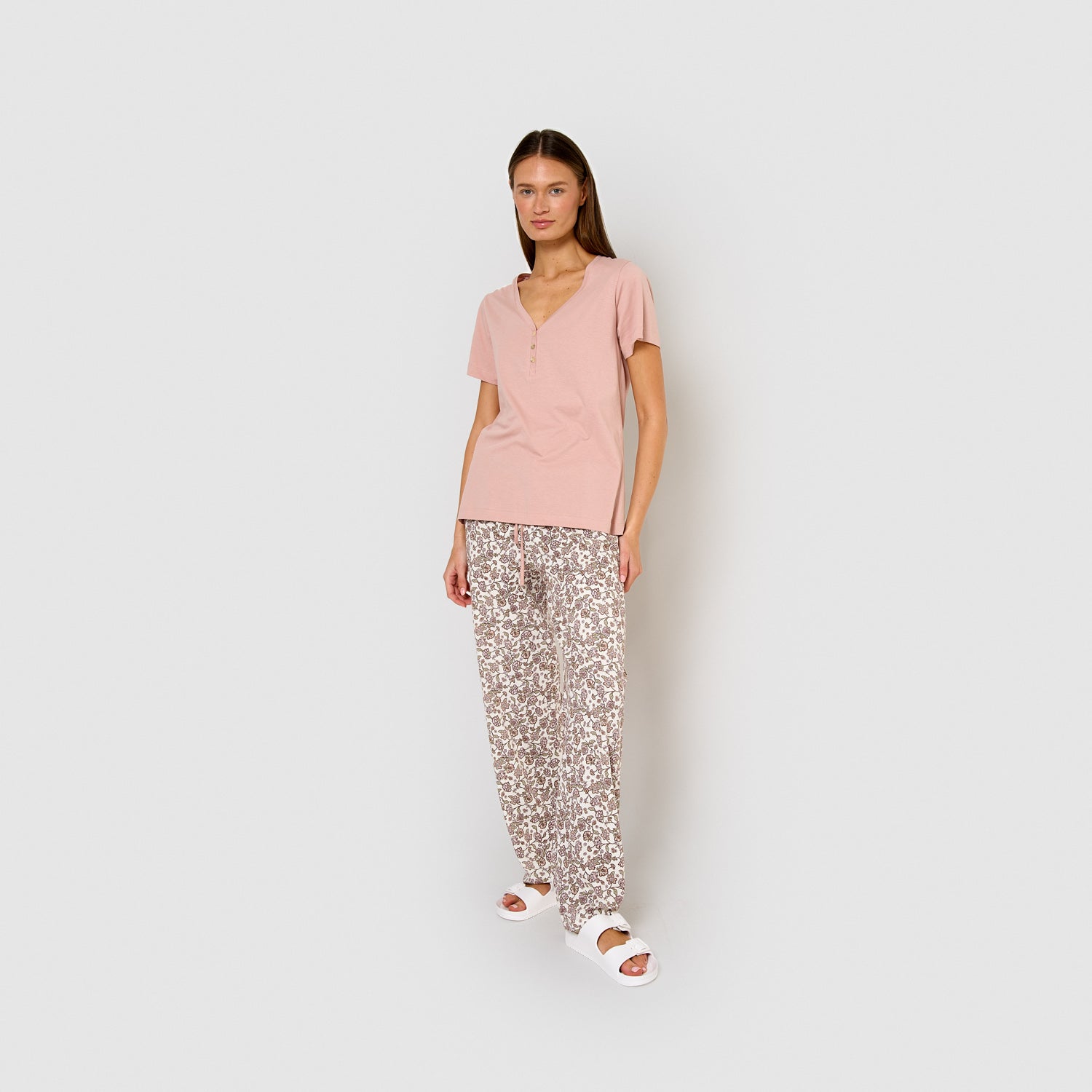 Meghan pale pink cotton long pajamas with short sleeves and V-neck