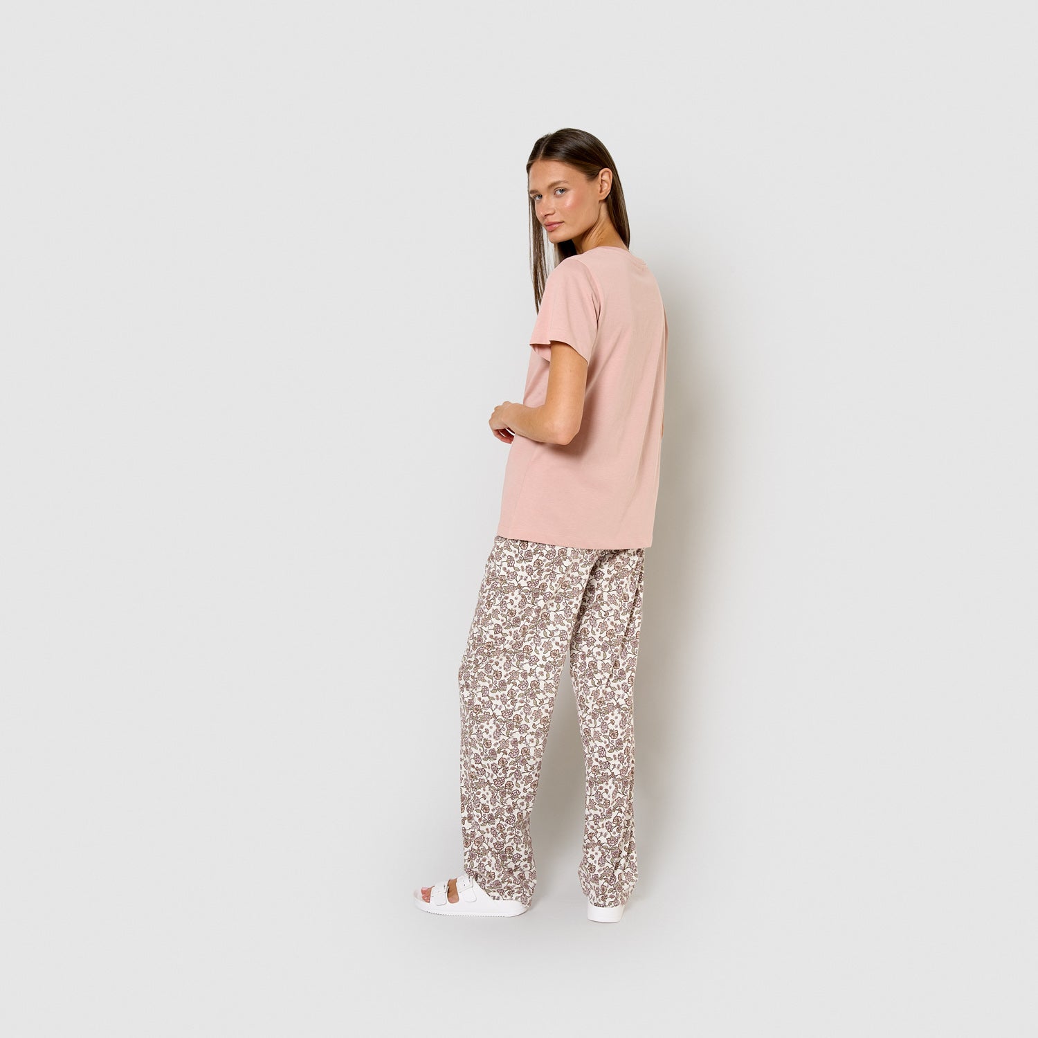 Meghan pale pink cotton long pajamas with short sleeves and V-neck