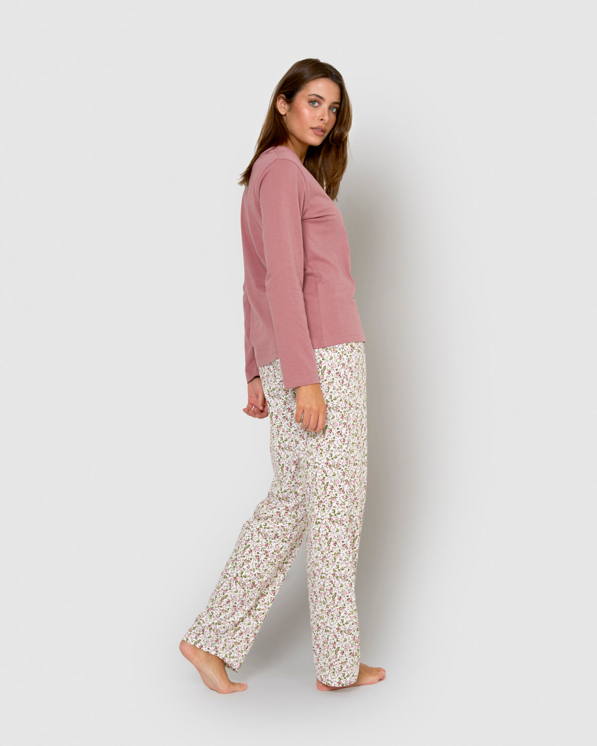 Pyjama long en coton avec un col en V rose