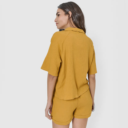 Set de camisa y short de algodón ocre