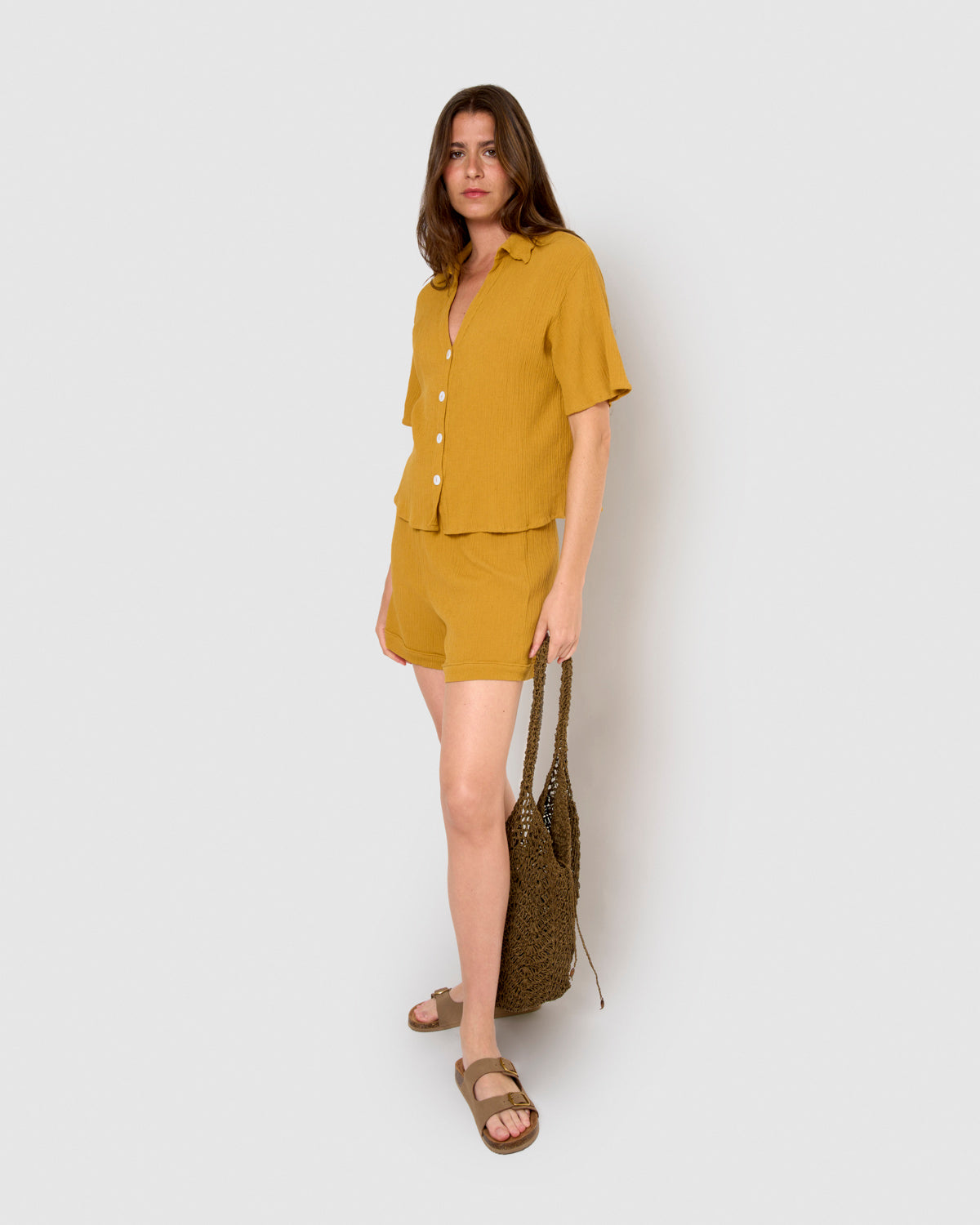 Set de camisa y short de algodón lino ocre