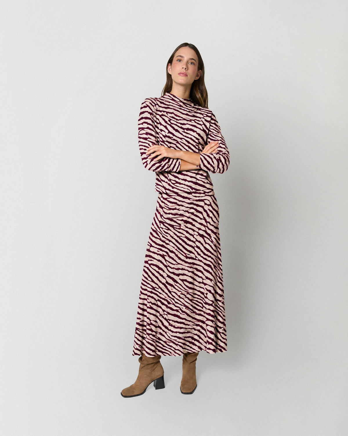 Falda midi viscosa evasé soft rodas burdeos