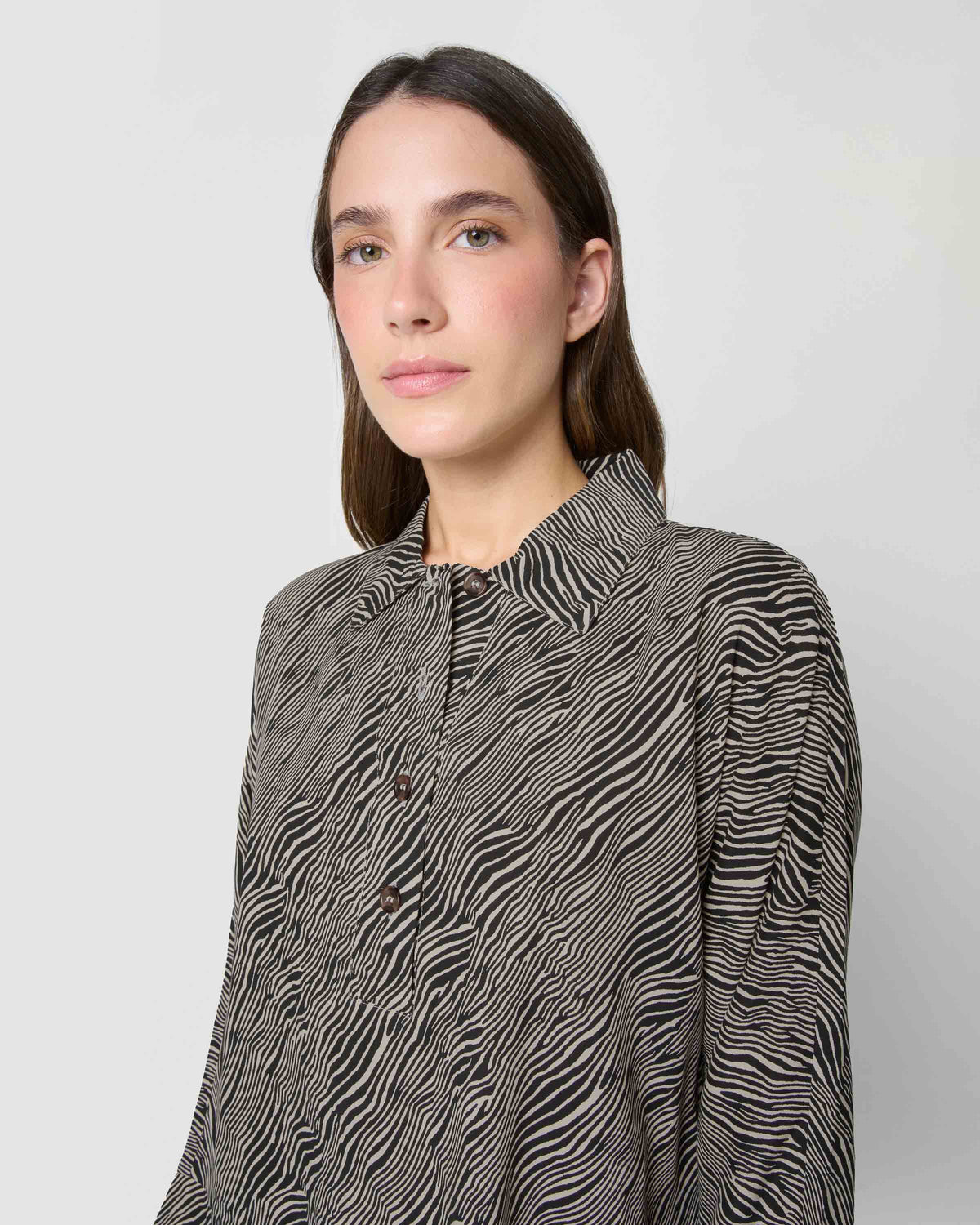 Blusa viscosa drus beige negro