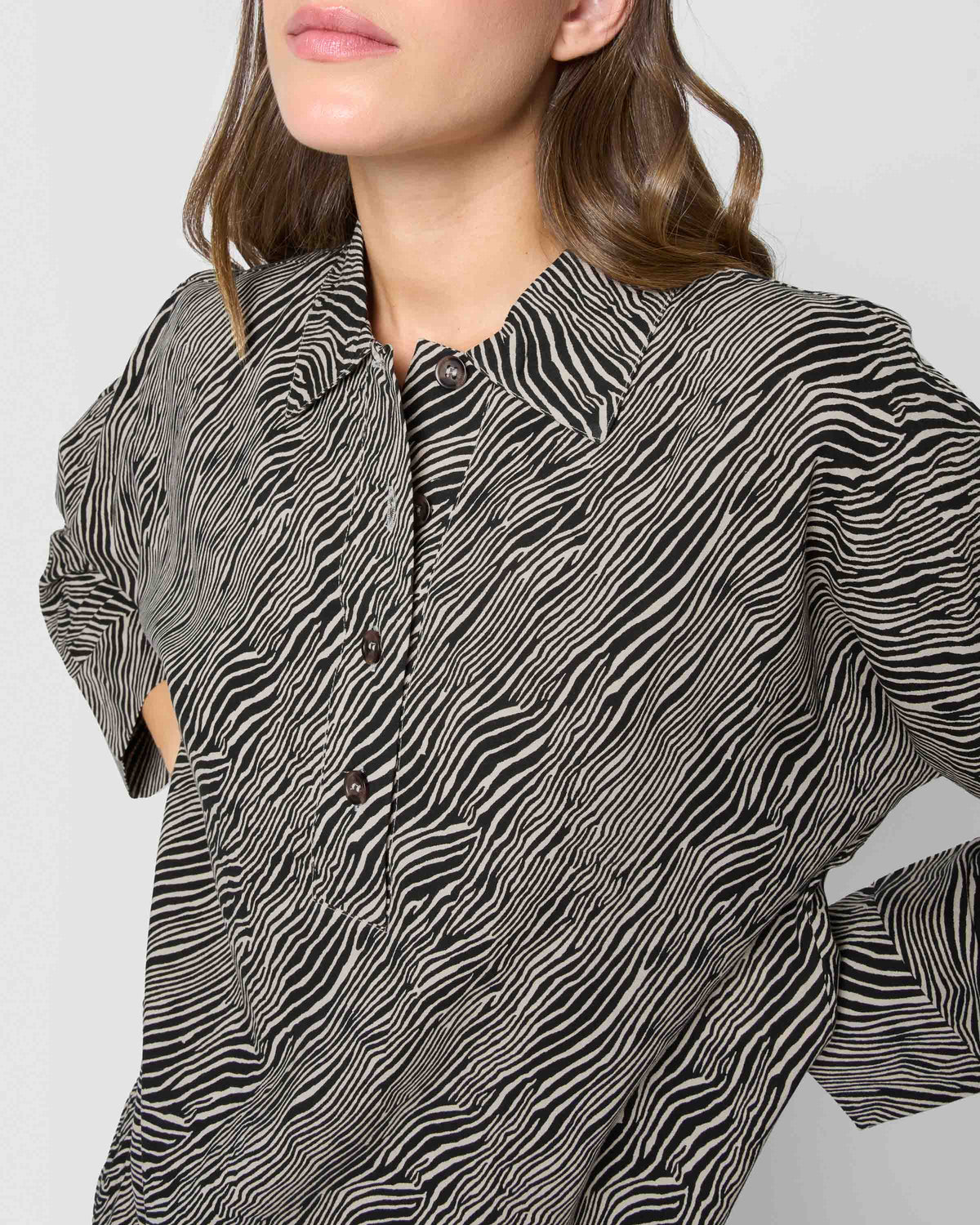 Blusa viscosa drus beige negro