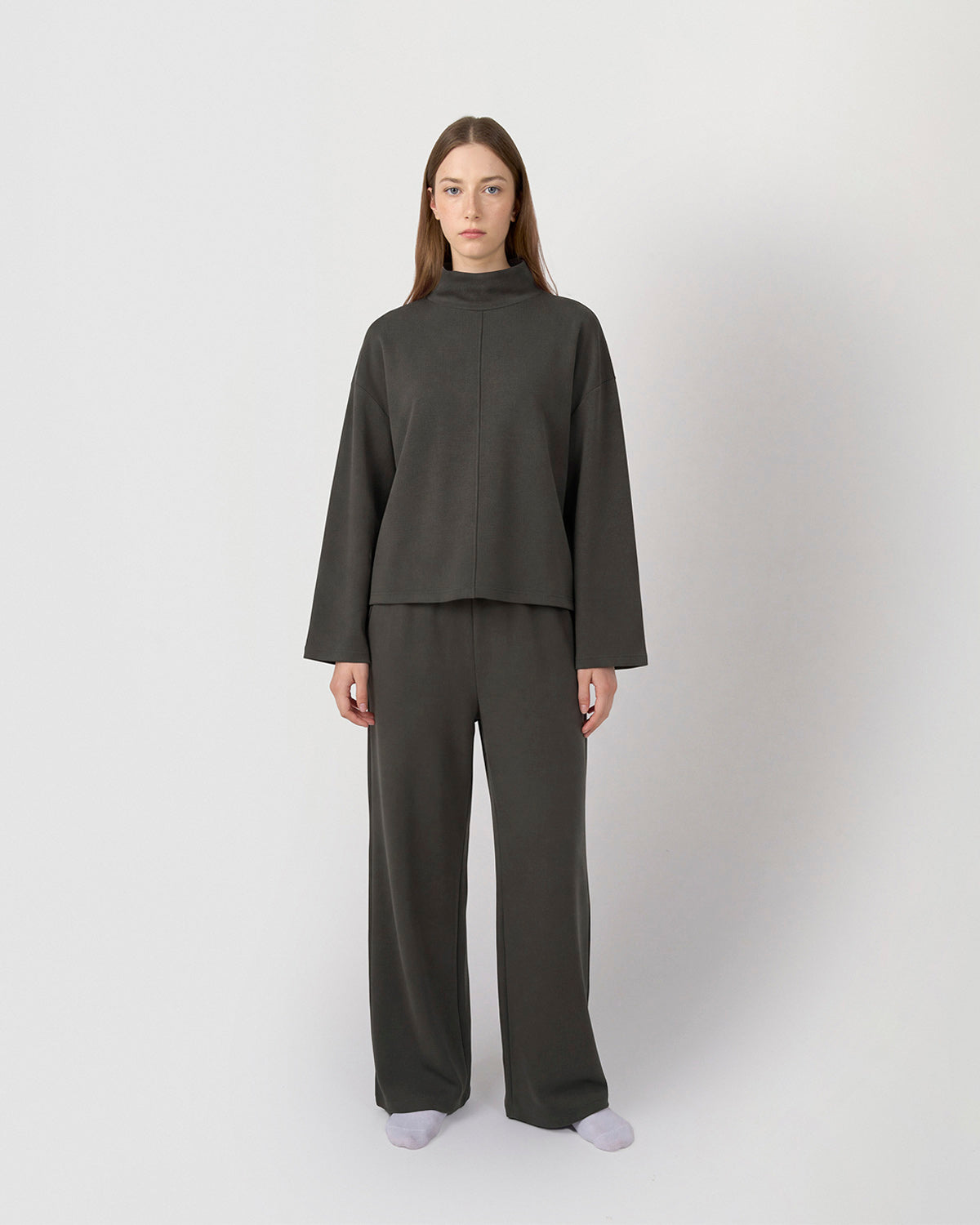 Pantalón largo fluido liso gris marengo