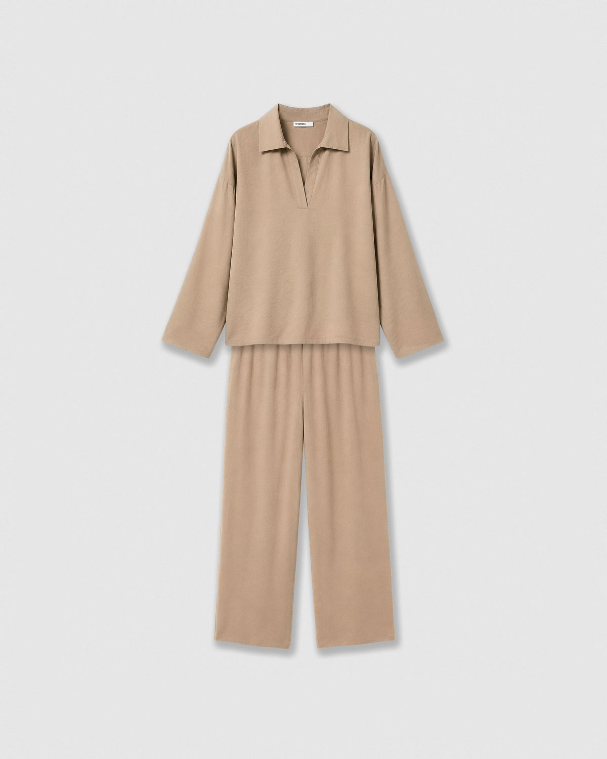 Set blusa pantalón liso beige