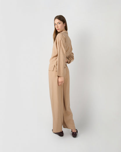 Set blusa pantalón liso beige