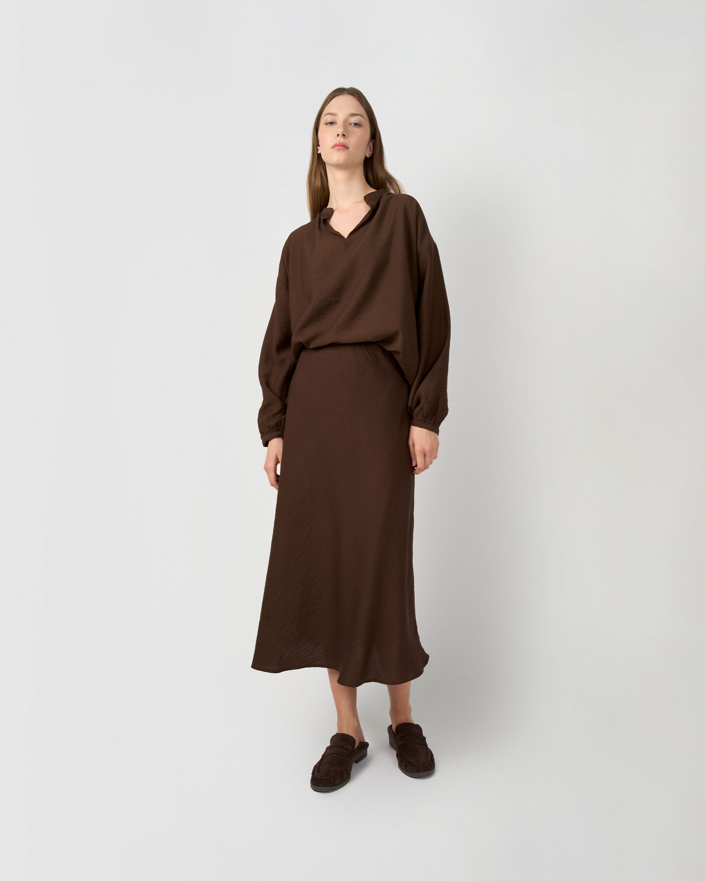 Set blusa y falda midi viscosa lisa chocolate