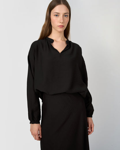 Blusa viscosa scollo a V nero