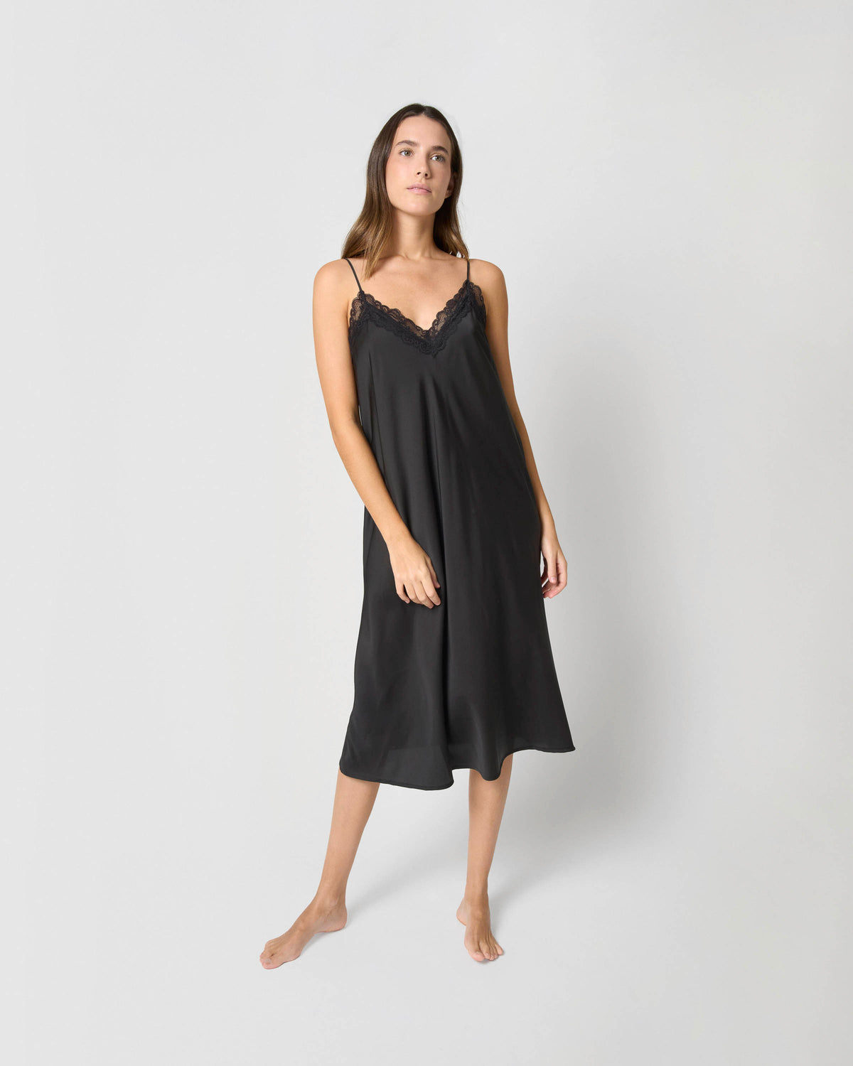 Camisón midi satén negro