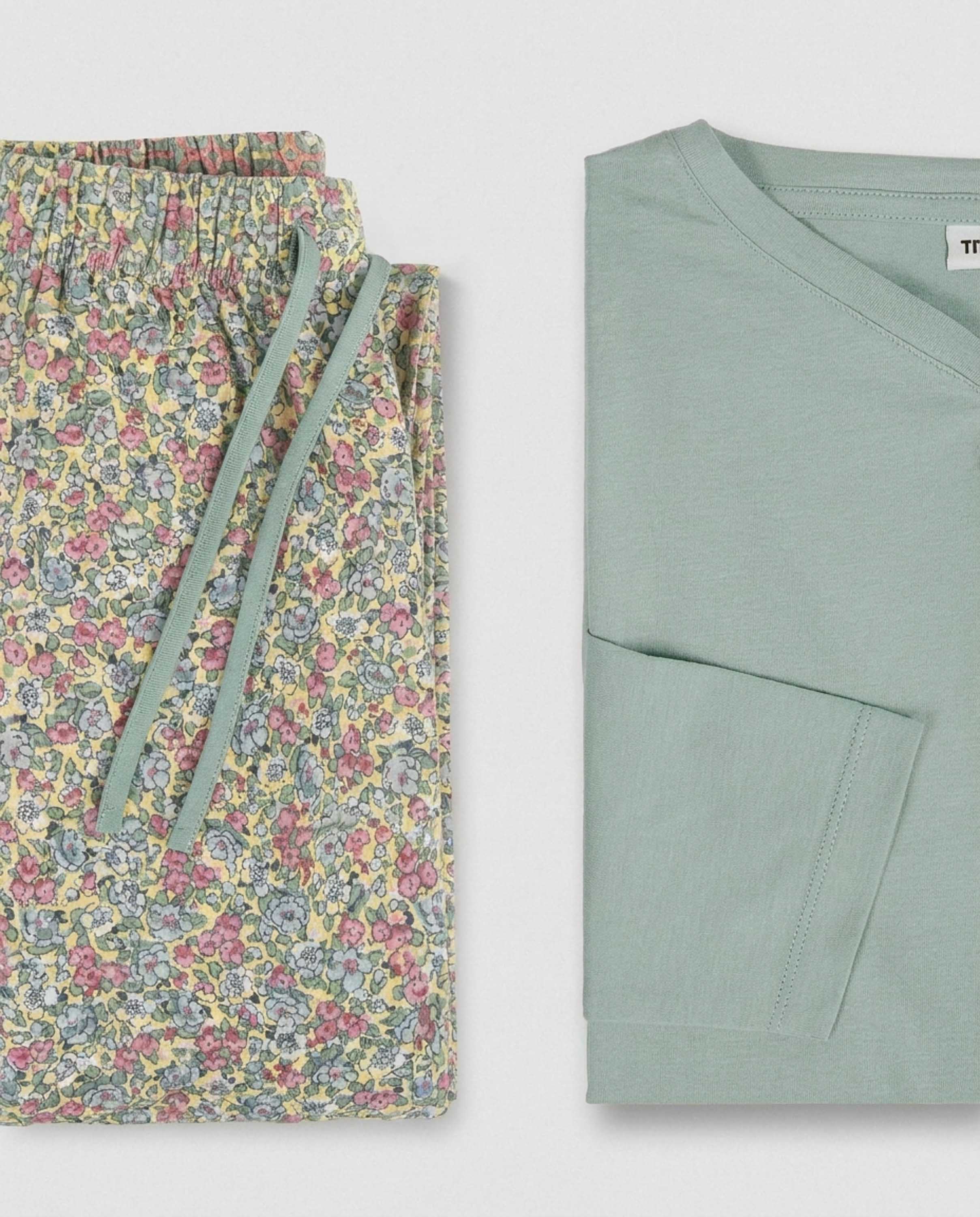 Pijama comprido de algodão com decote em V na cor verde-água