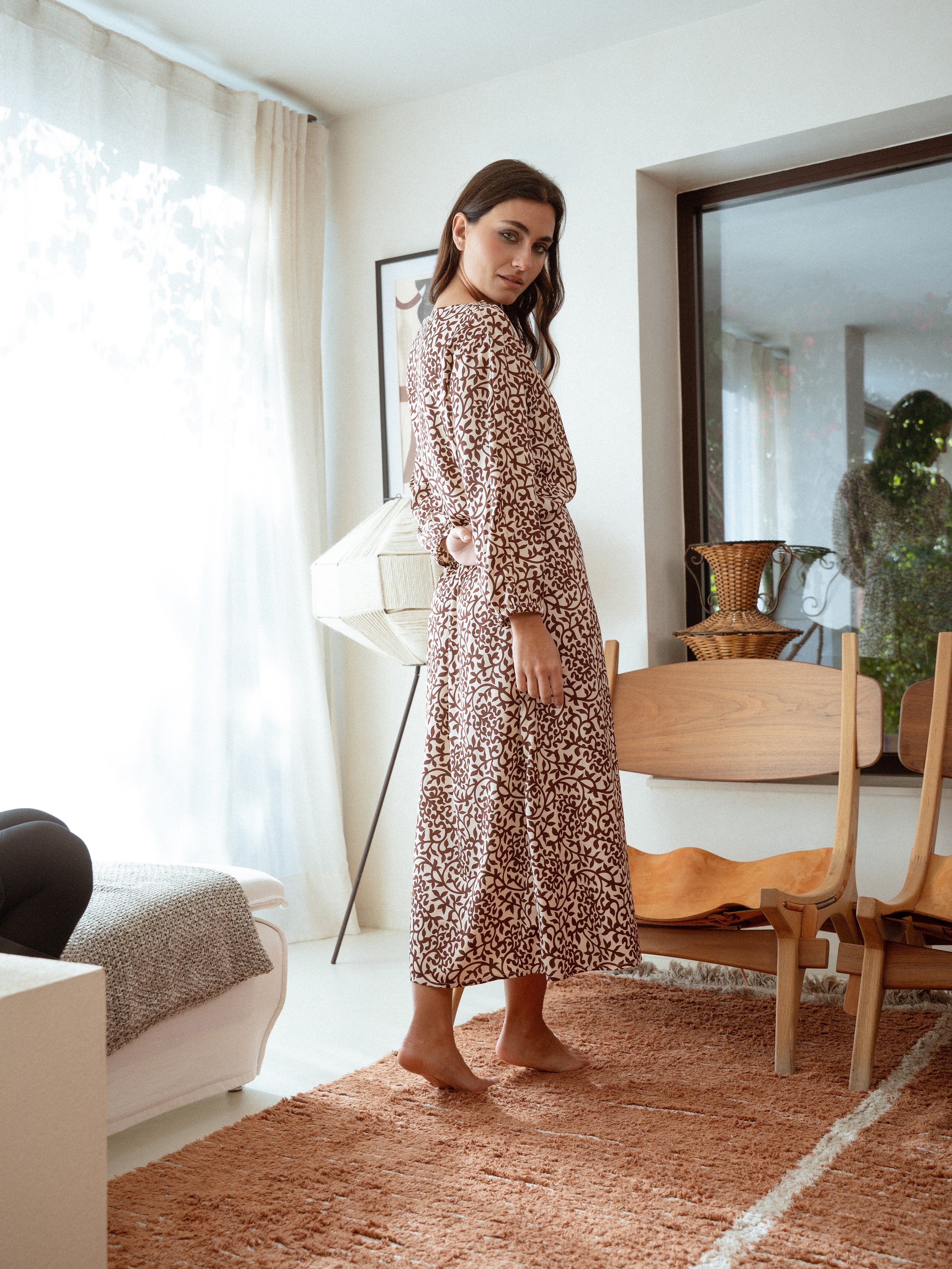 jupe midi évasée en satin marron