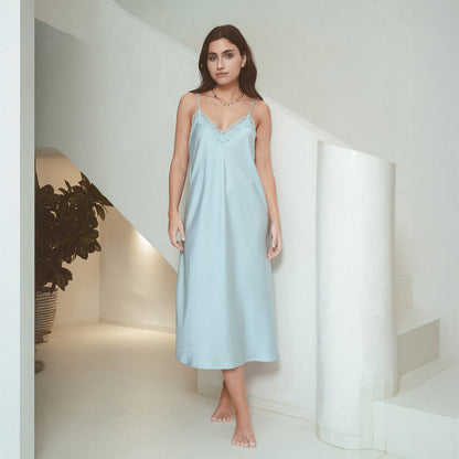 Camisón midi satén celeste