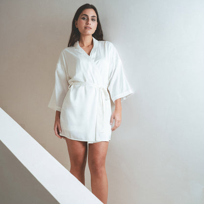 Robe curta de cetim para mulher Friday Solid Natural