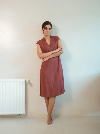 Vestido curto de algodão e linho com roseta